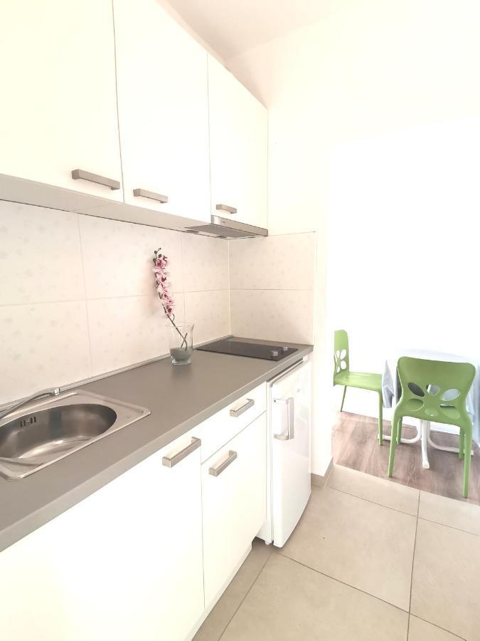 פרומאינה Apt White Idyll, 3 Bedrooms, 3 Bathrooms, Terrace Apt מראה חיצוני תמונה