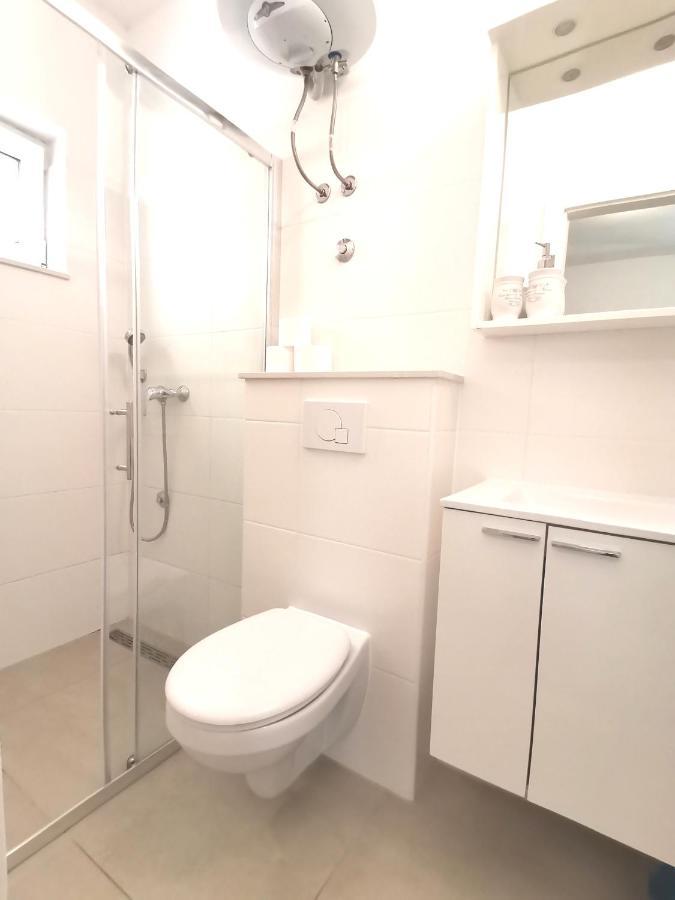 פרומאינה Apt White Idyll, 3 Bedrooms, 3 Bathrooms, Terrace Apt מראה חיצוני תמונה